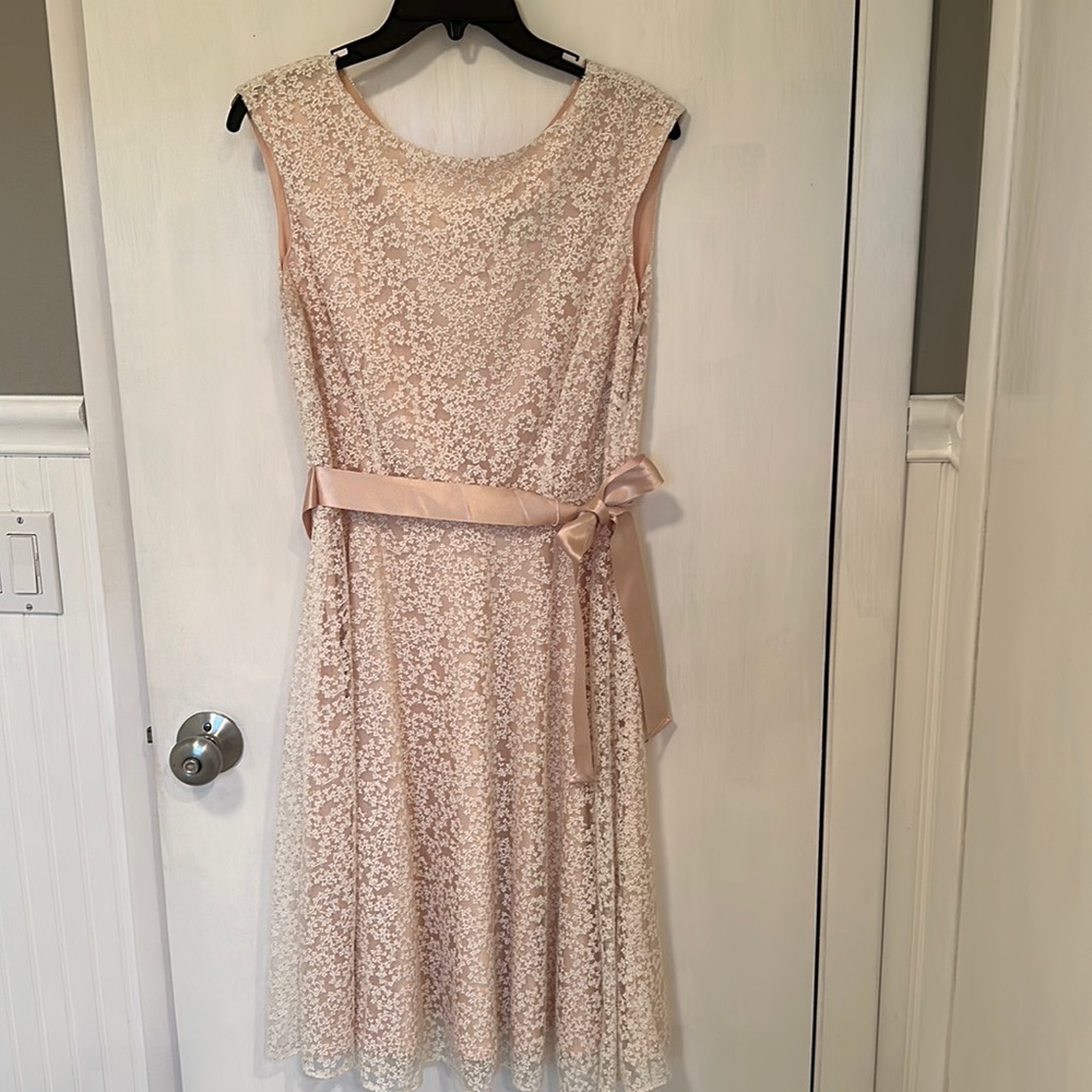 Tahari semi-formal dress. Size 6.